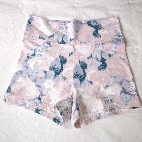 Victoria's Secret Pants - Victoria Secret EUC floral stretch shorts small pink gray white
